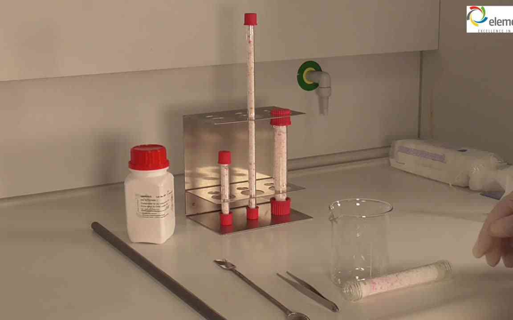 Emptying a drying tube with EAS WETSORBER® S