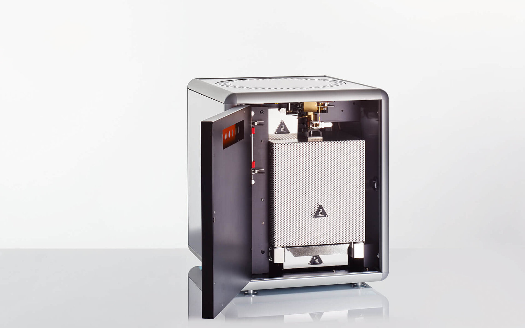Organic elemental analyzer UNICUBE with open door