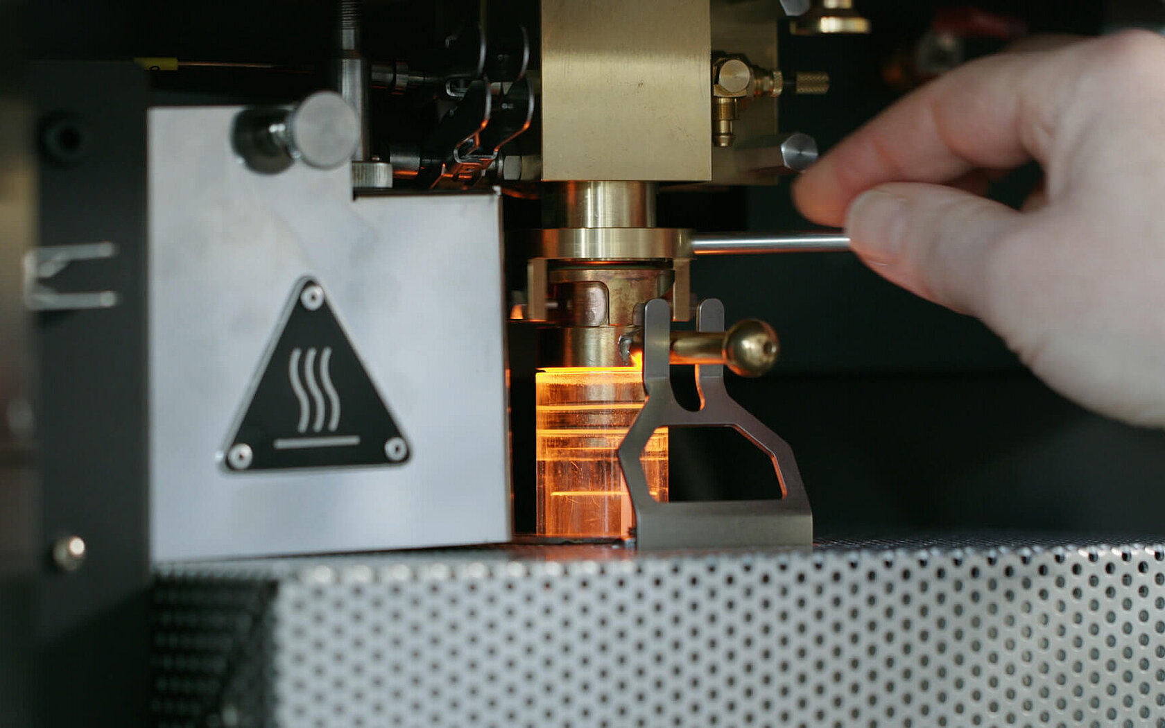 Tool-free maintenance on the UNICUBE