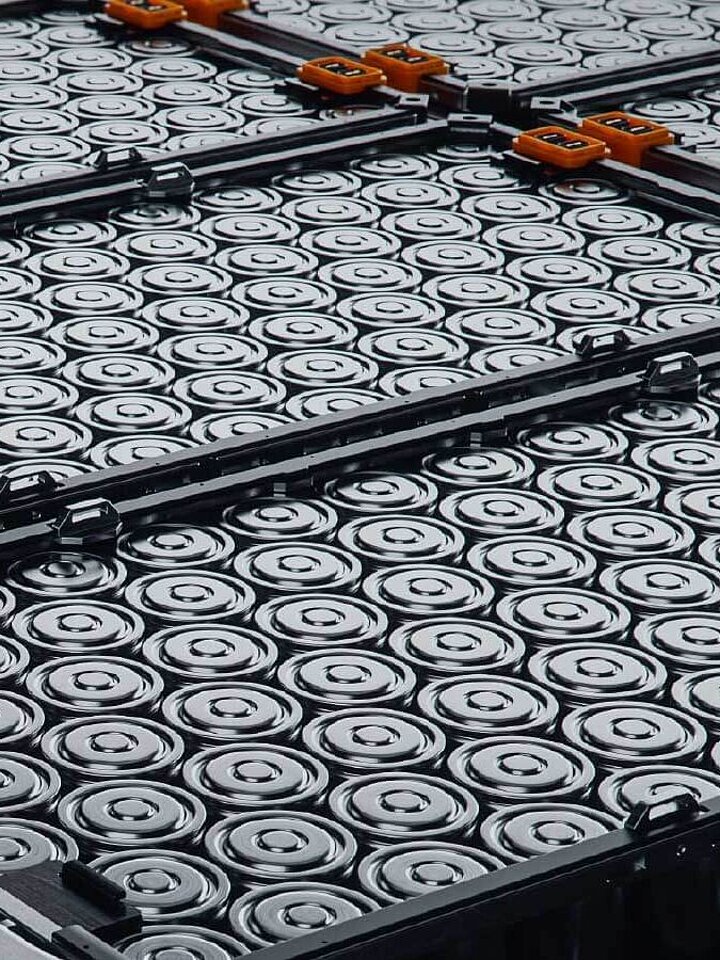 Lithium ion battery for use in e-mobility