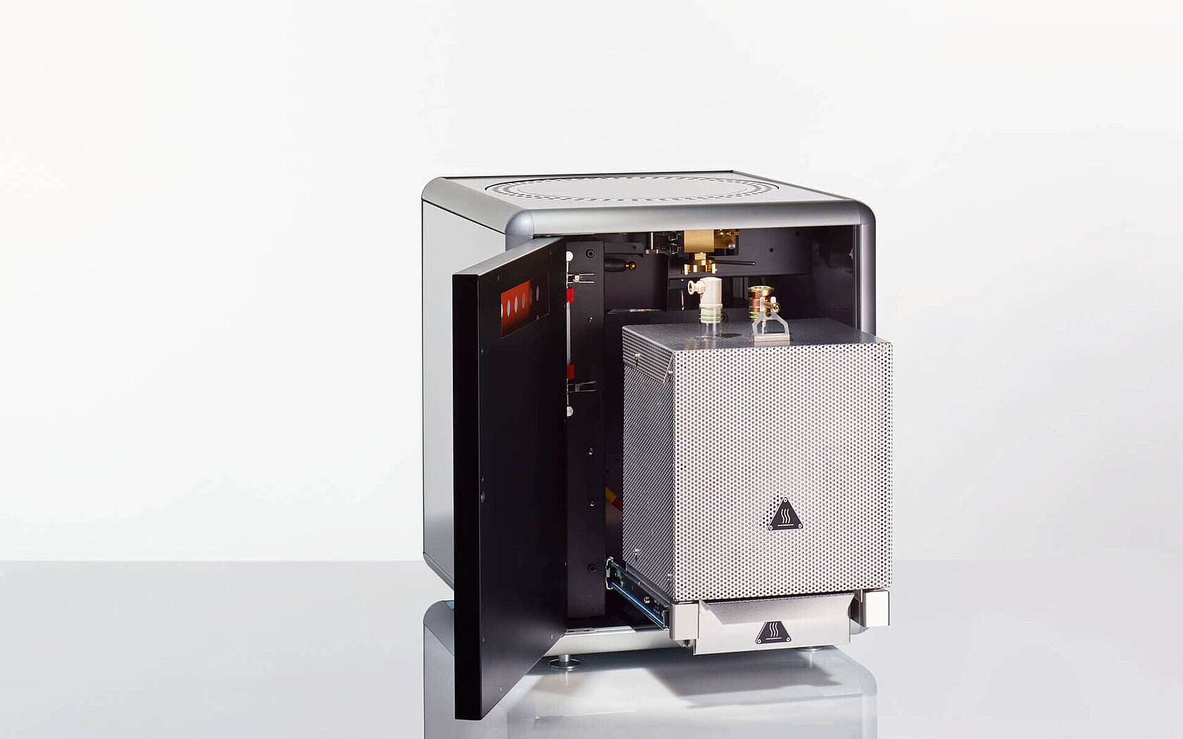 Organic elemental analyzer UNICUBE with open door and furnace slid out