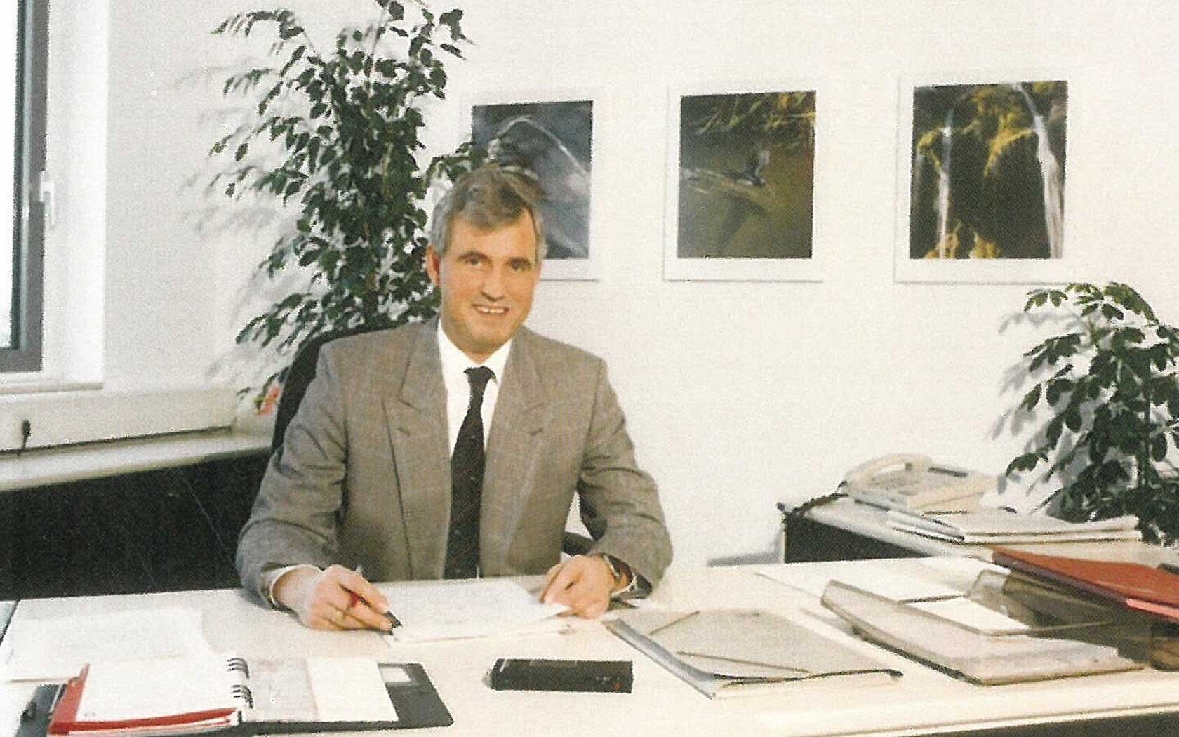 Dr Hans-Peter Sieper in his old office in Hanau